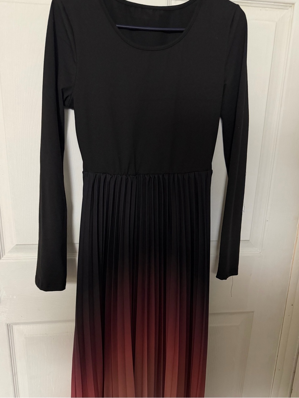 SHEIN Black to Burgundy Ombre Pleated Long-Sleeve Dress